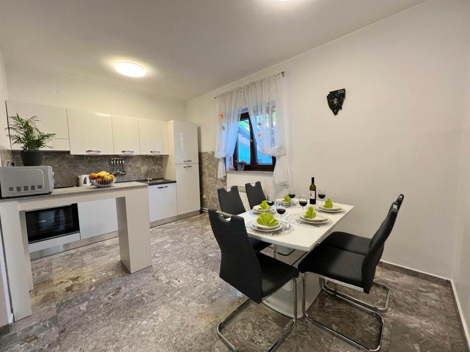 Apartment Tigo - 2 Bedrooms, 2 Bathrooms, Terrace And Big Garden Fažana Exterior foto